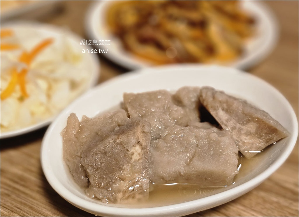 川味麵典，激推肋排牛腩麵+花干，份量超大好吃又過癮