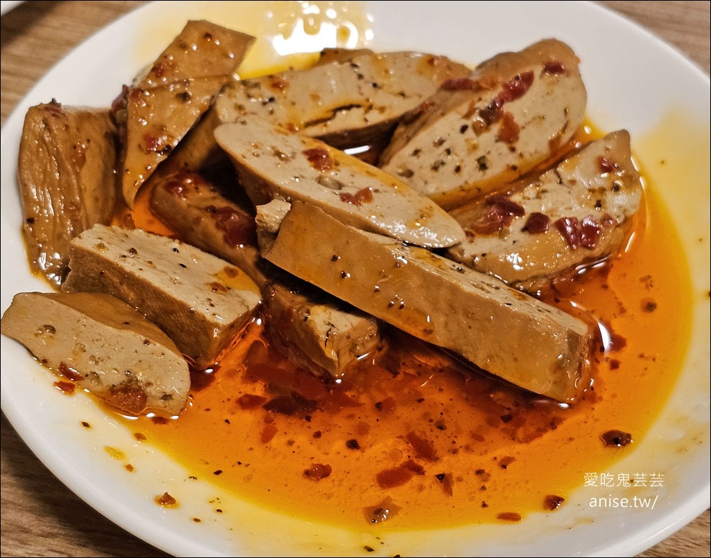 川味麵典，激推肋排牛腩麵+花干，份量超大好吃又過癮