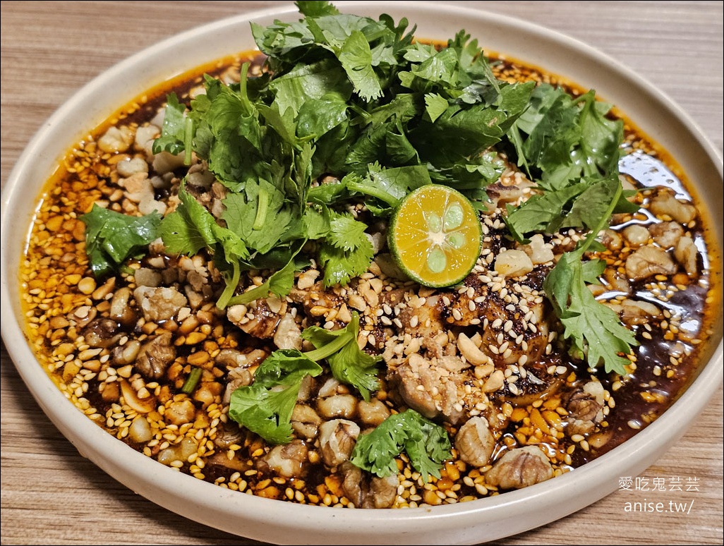 川味麵典，激推肋排牛腩麵+花干，份量超大好吃又過癮