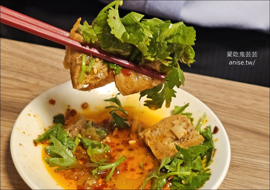 川味麵典，激推肋排牛腩麵+花干，份量超大好吃又過癮