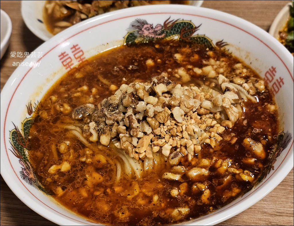 川味麵典，激推肋排牛腩麵+花干，份量超大好吃又過癮