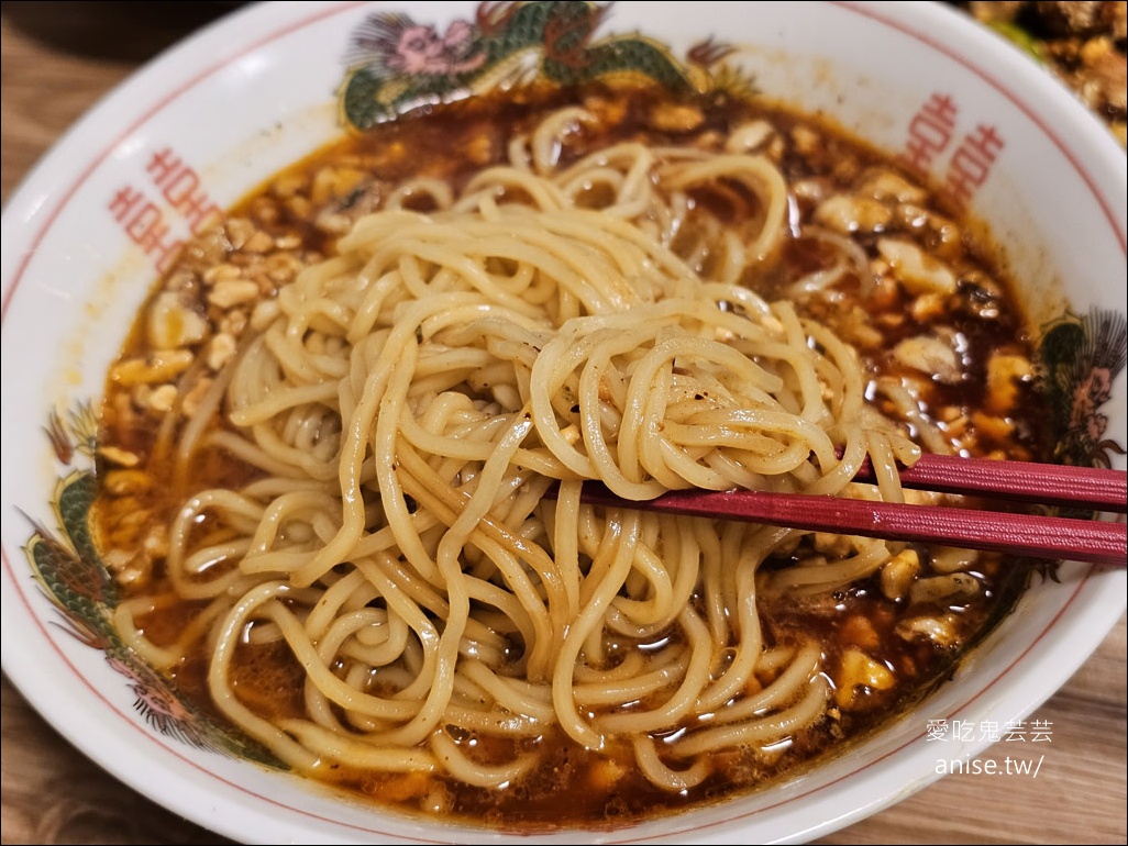 川味麵典，激推肋排牛腩麵+花干，份量超大好吃又過癮