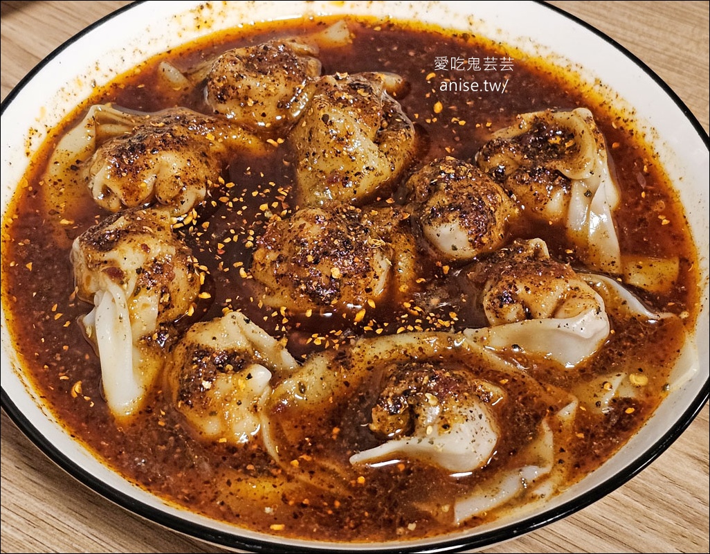 川味麵典，激推肋排牛腩麵+花干，份量超大好吃又過癮