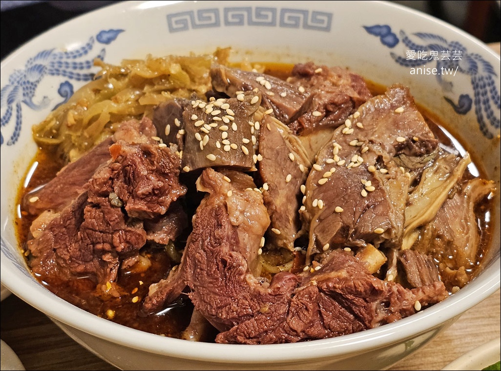 川味麵典，激推肋排牛腩麵+花干，份量超大好吃又過癮