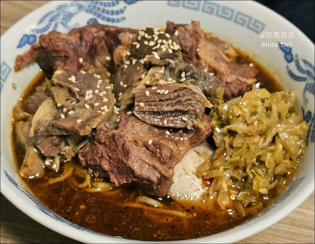 川味麵典，激推肋排牛腩麵+花干，份量超大好吃又過癮