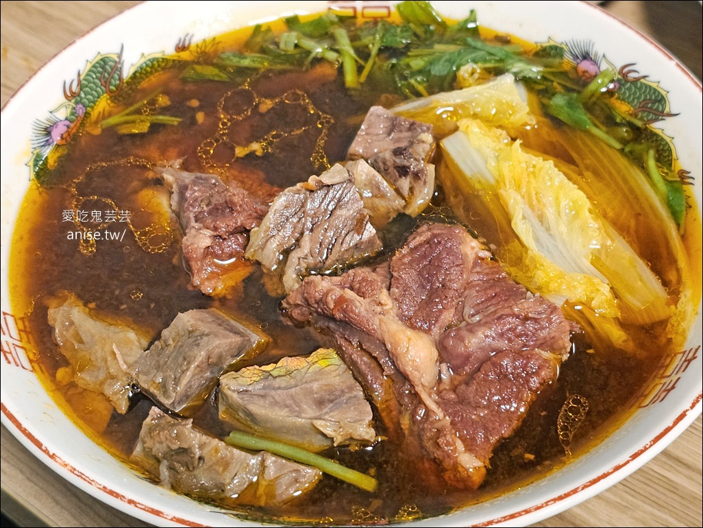 川味麵典，激推肋排牛腩麵+花干，份量超大好吃又過癮