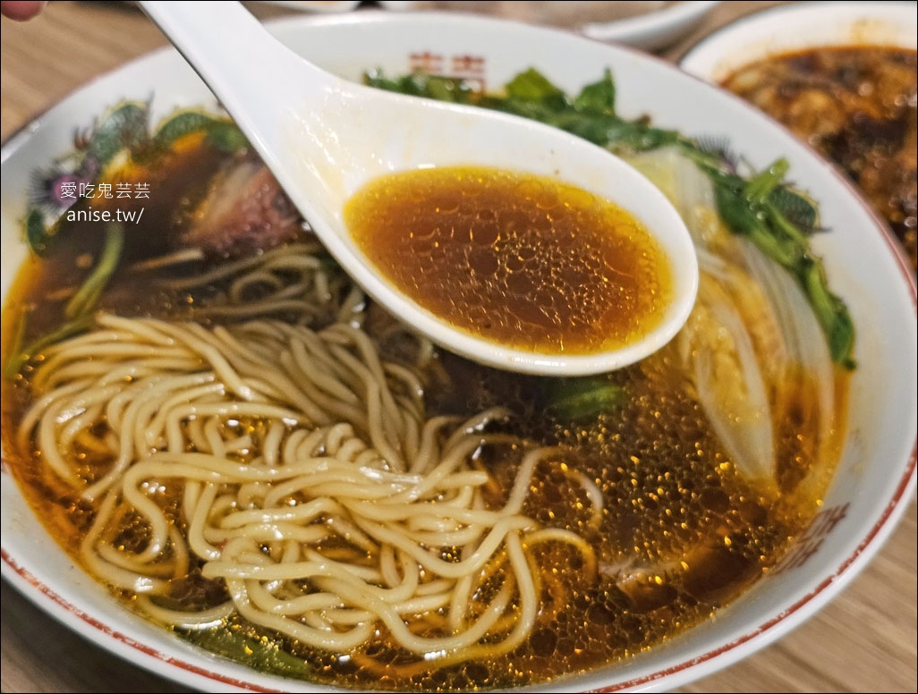 川味麵典，激推肋排牛腩麵+花干，份量超大好吃又過癮