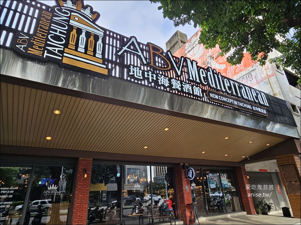 ABV地中海餐酒館台中概念店，全台啤酒種類最多，宛如啤酒博物館！