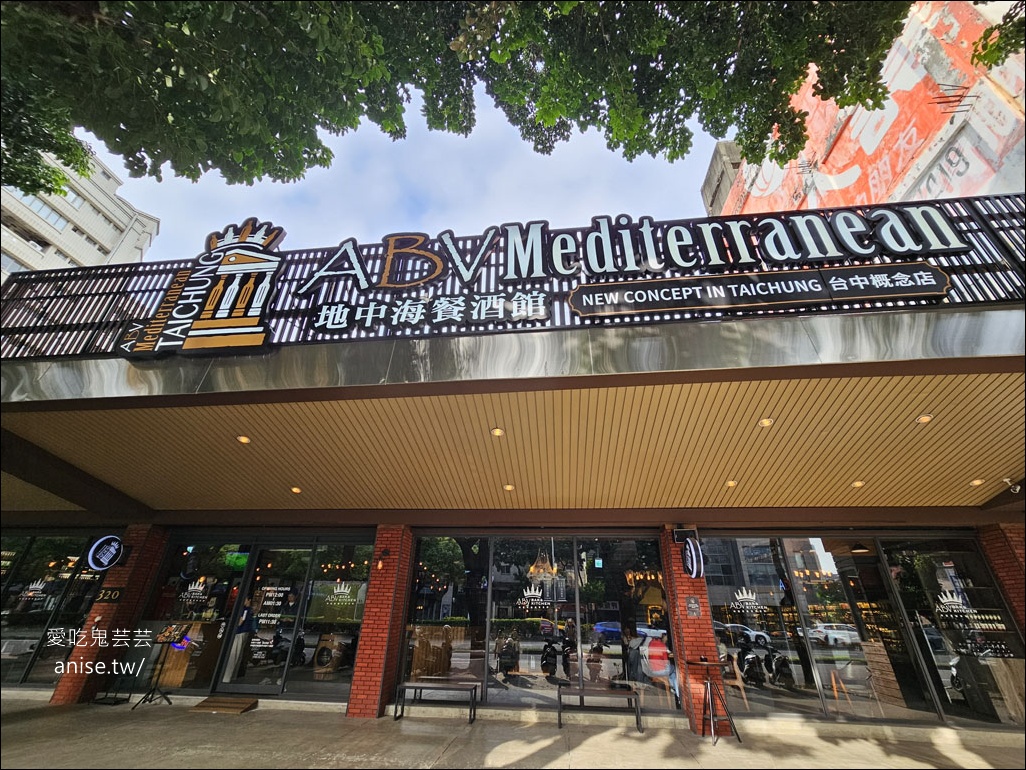 ABV地中海餐酒館台中概念店，全台啤酒種類最多，宛如啤酒博物館！