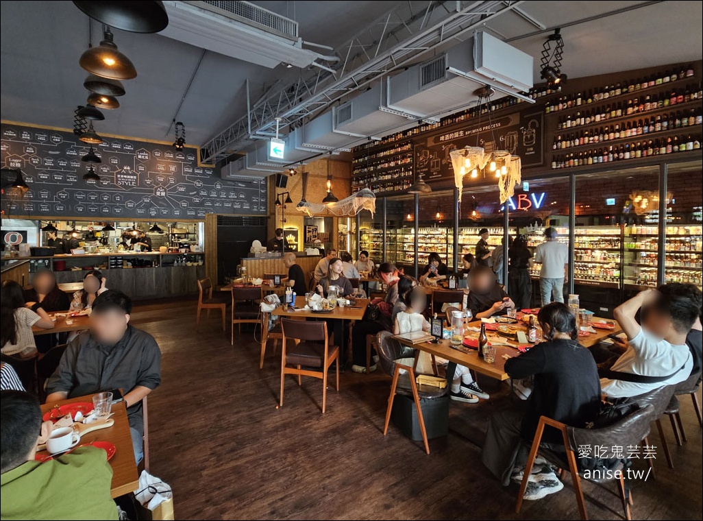 ABV地中海餐酒館台中概念店，全台啤酒種類最多，宛如啤酒博物館！
