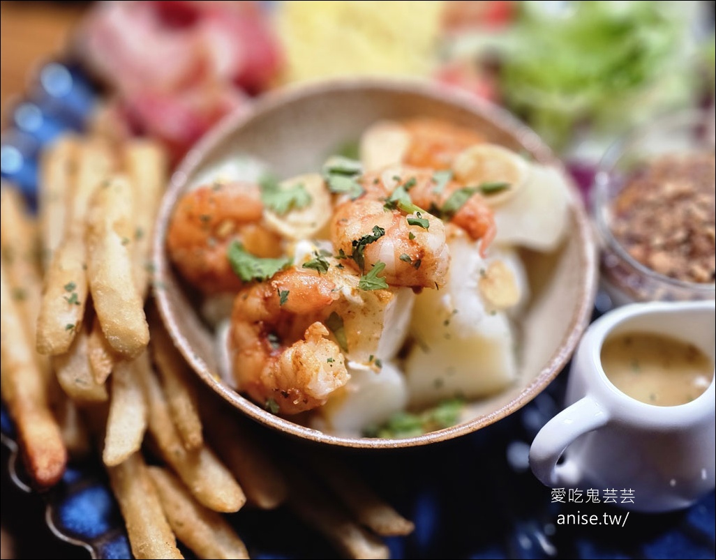 ABV地中海餐酒館台中概念店，全台啤酒種類最多，宛如啤酒博物館！