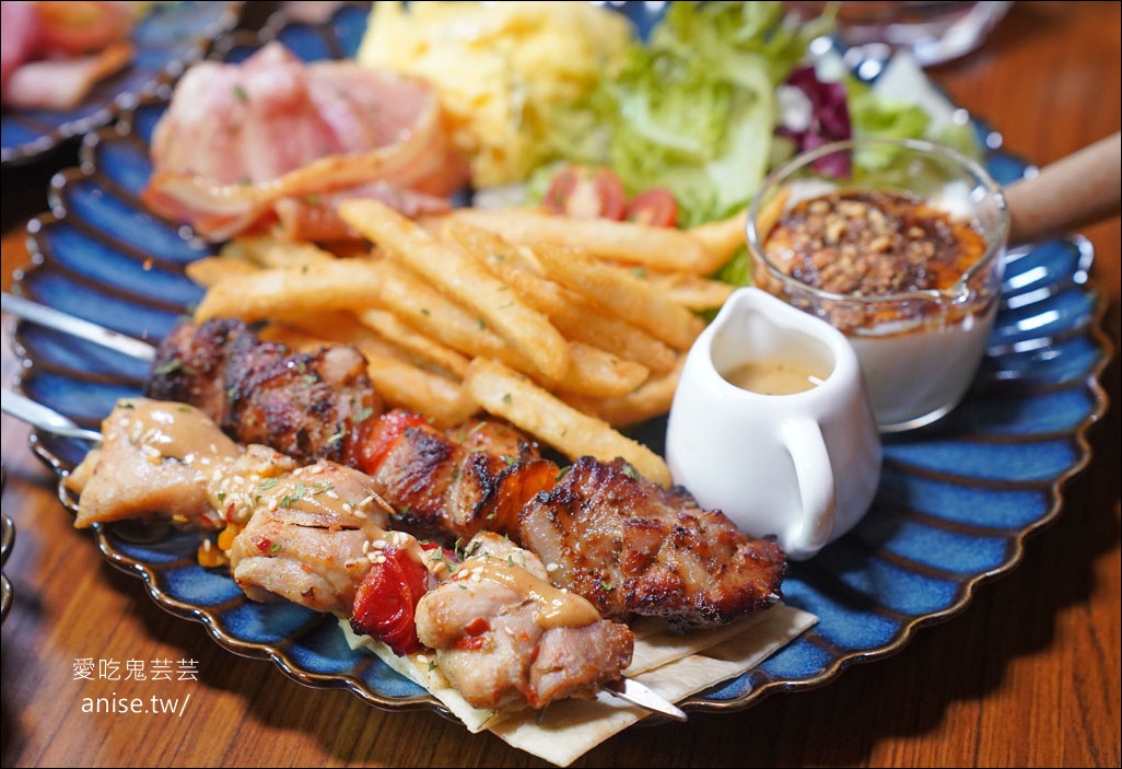 ABV地中海餐酒館台中概念店，全台啤酒種類最多，宛如啤酒博物館！