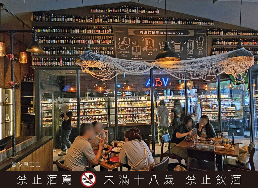 ABV地中海餐酒館台中概念店，全台啤酒種類最多，宛如啤酒博物館！