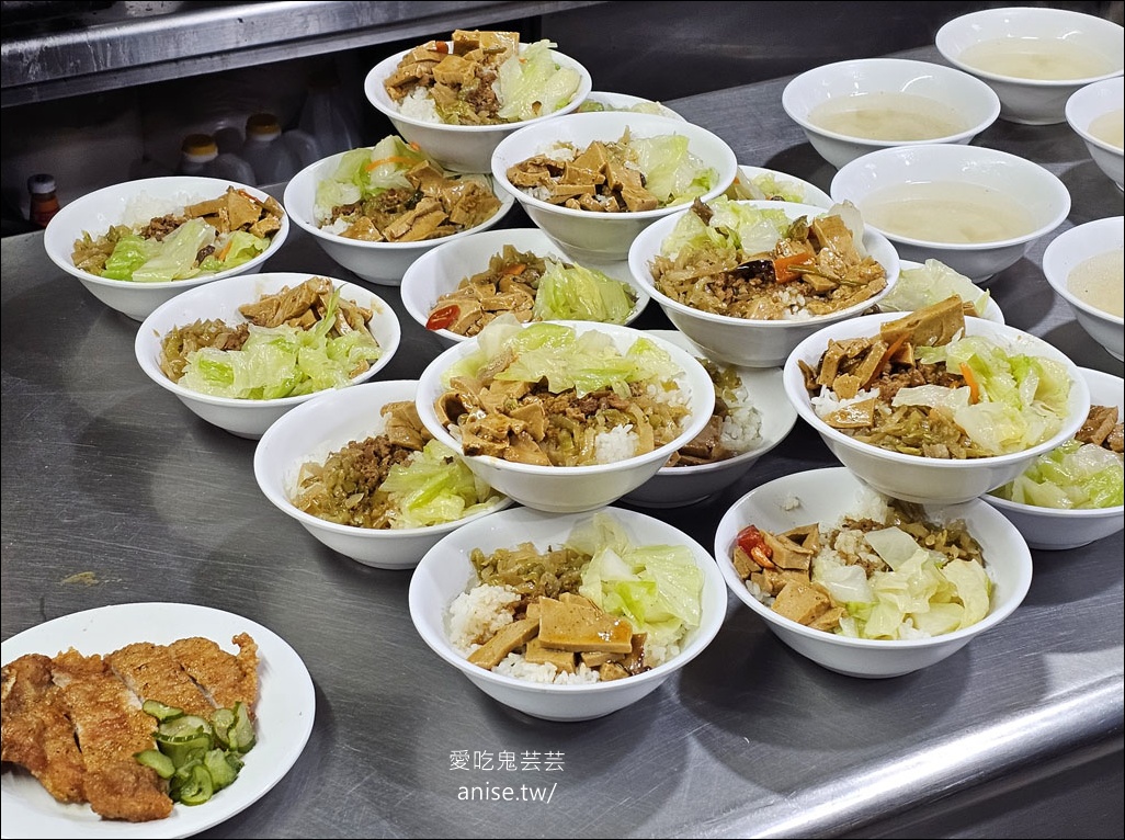 金園排骨萬年店，超過一甲子的超厚排骨老店，從小吃到大！