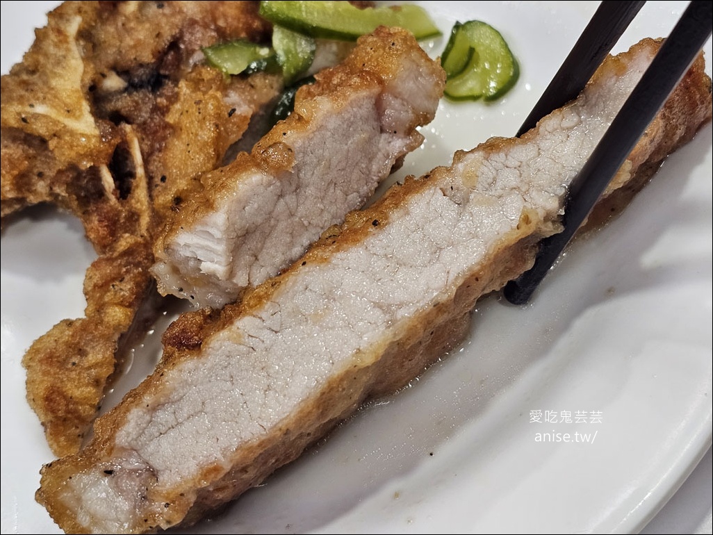 金園排骨萬年店，超過一甲子的超厚排骨老店，從小吃到大！