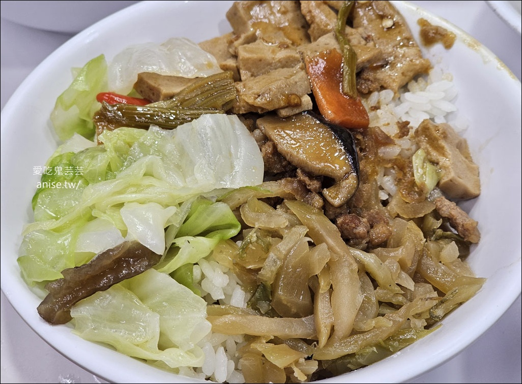 金園排骨萬年店，超過一甲子的超厚排骨老店，從小吃到大！