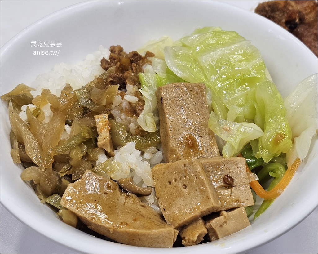 金園排骨萬年店，超過一甲子的超厚排骨老店，從小吃到大！