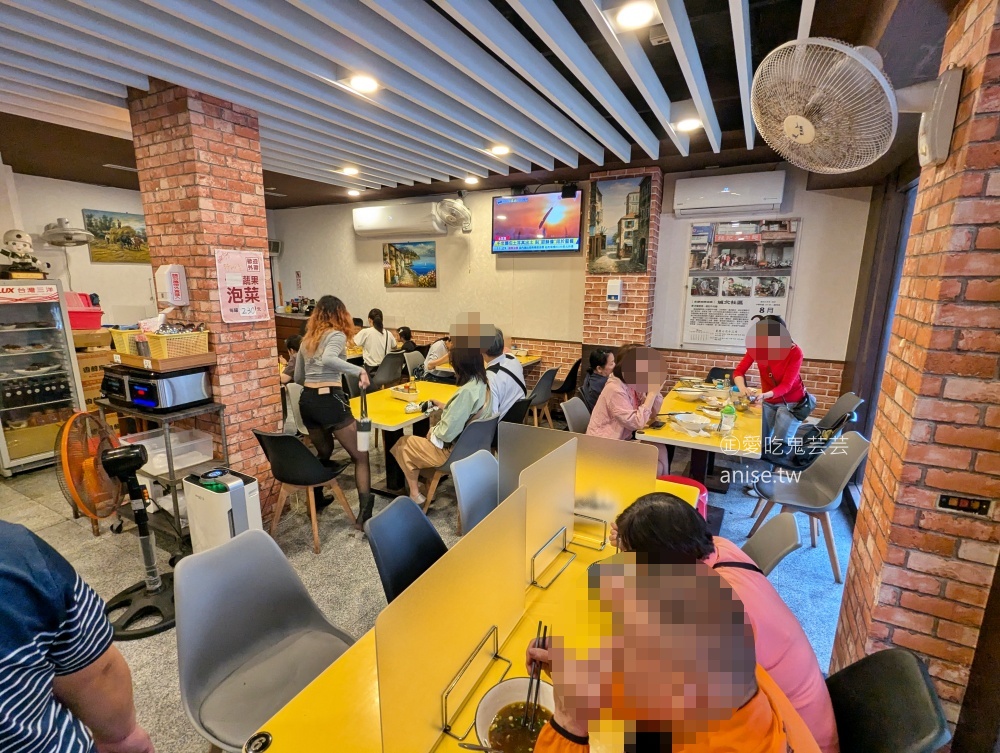 龍記牛肉麵，招牌牛三寶晚來吃不到，宜蘭頭城美食(姊姊食記)