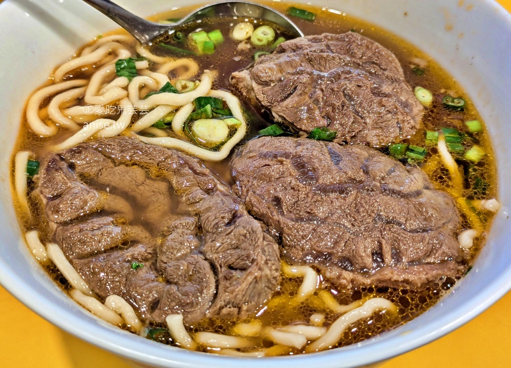 龍記牛肉麵，招牌牛三寶晚來吃不到，宜蘭頭城美食(姊姊食記)