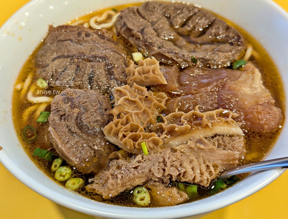 龍記牛肉麵，招牌牛三寶晚來吃不到，宜蘭頭城美食(姊姊食記) @愛吃鬼芸芸