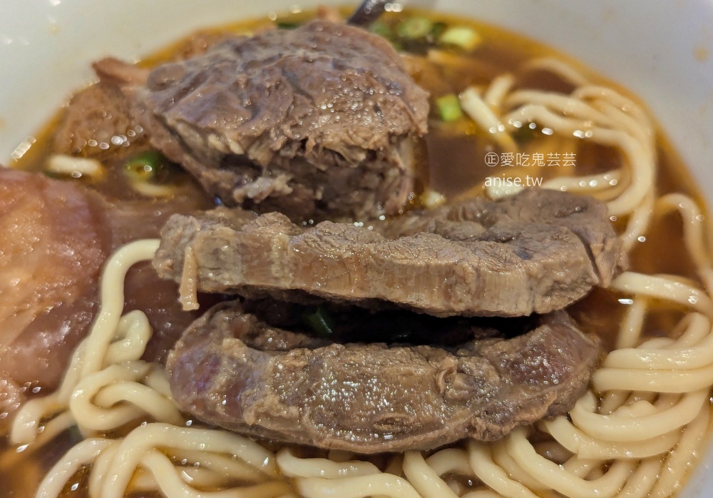 龍記牛肉麵，招牌牛三寶晚來吃不到，宜蘭頭城美食(姊姊食記)