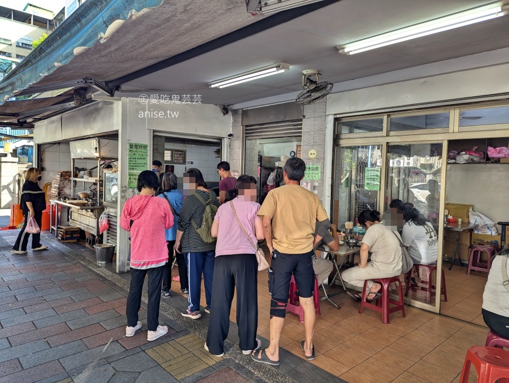 崇光米粉湯（帥哥米粉湯），厚切豬舌便宜又美味，新店捷運七張站美食(姊姊食記)