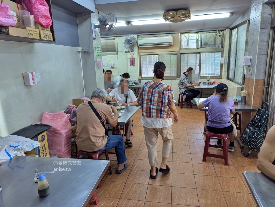 崇光米粉湯（帥哥米粉湯），厚切豬舌便宜又美味，新店捷運七張站美食(姊姊食記)