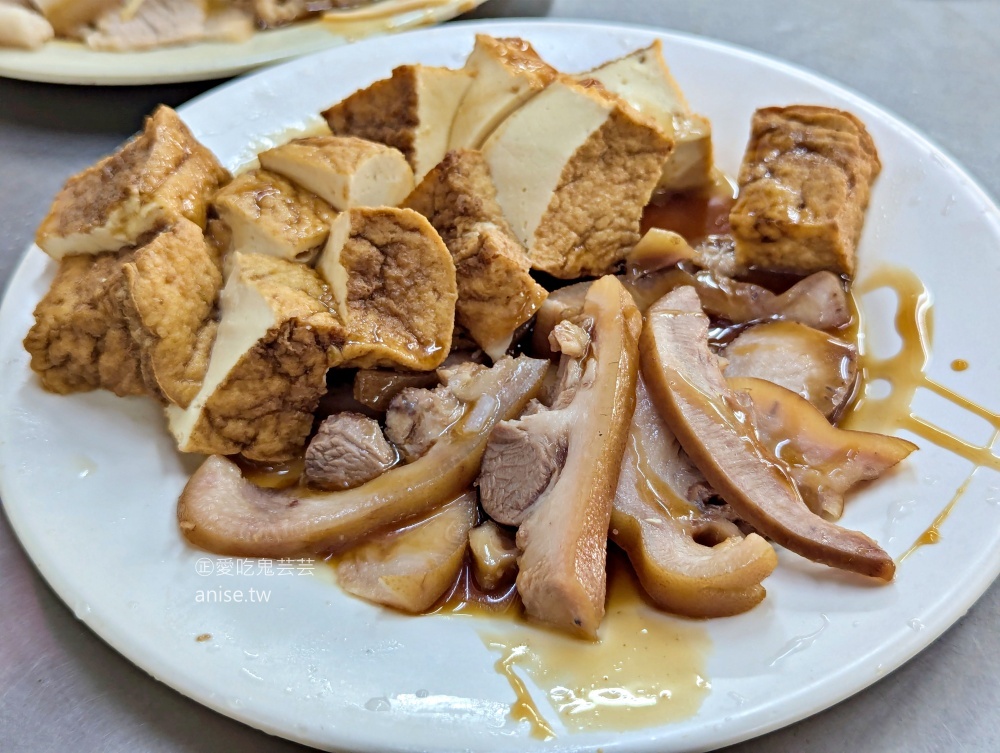 崇光米粉湯（帥哥米粉湯），厚切豬舌便宜又美味，新店捷運七張站美食(姊姊食記)