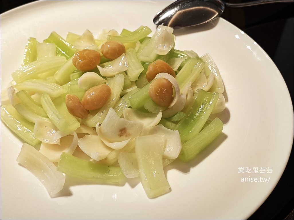 晶華軒秋蟹宴GOGO，一口一張小朋友銷魂無比 (推西施泡飯、蟹粉撈麵)