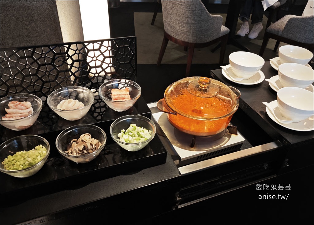 晶華軒秋蟹宴GOGO，一口一張小朋友銷魂無比 (推西施泡飯、蟹粉撈麵)