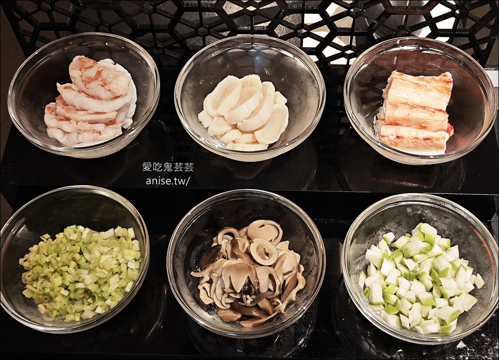 晶華軒秋蟹宴GOGO，一口一張小朋友銷魂無比 (推西施泡飯、蟹粉撈麵)