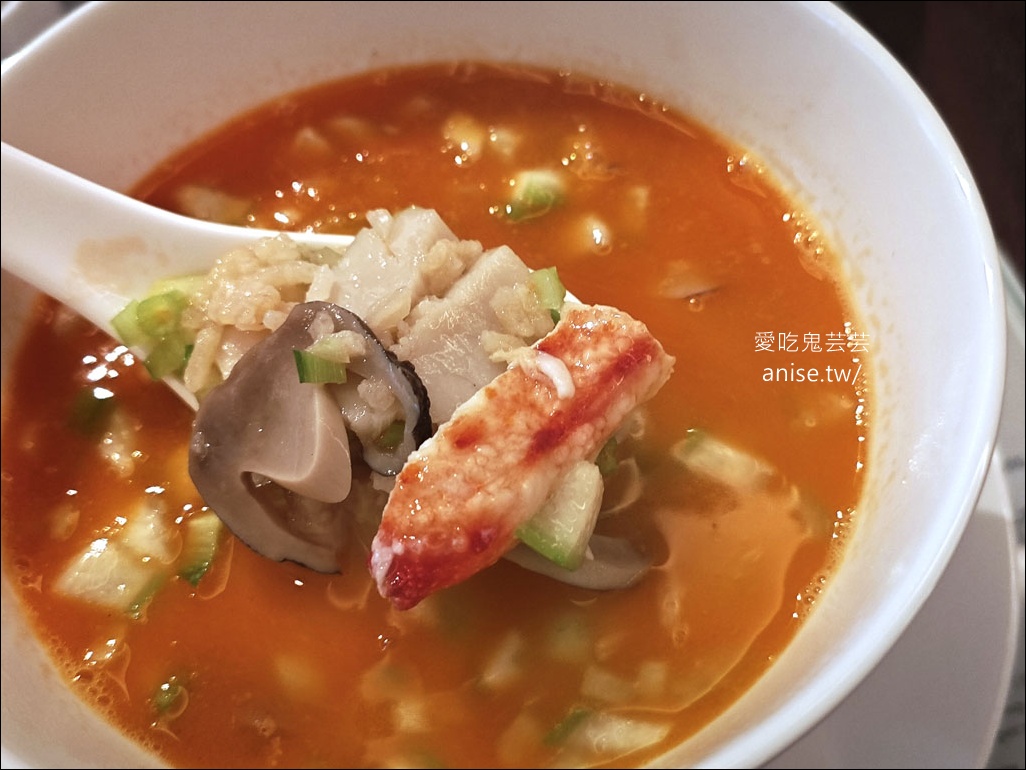 晶華軒秋蟹宴GOGO，一口一張小朋友銷魂無比 (推西施泡飯、蟹粉撈麵)