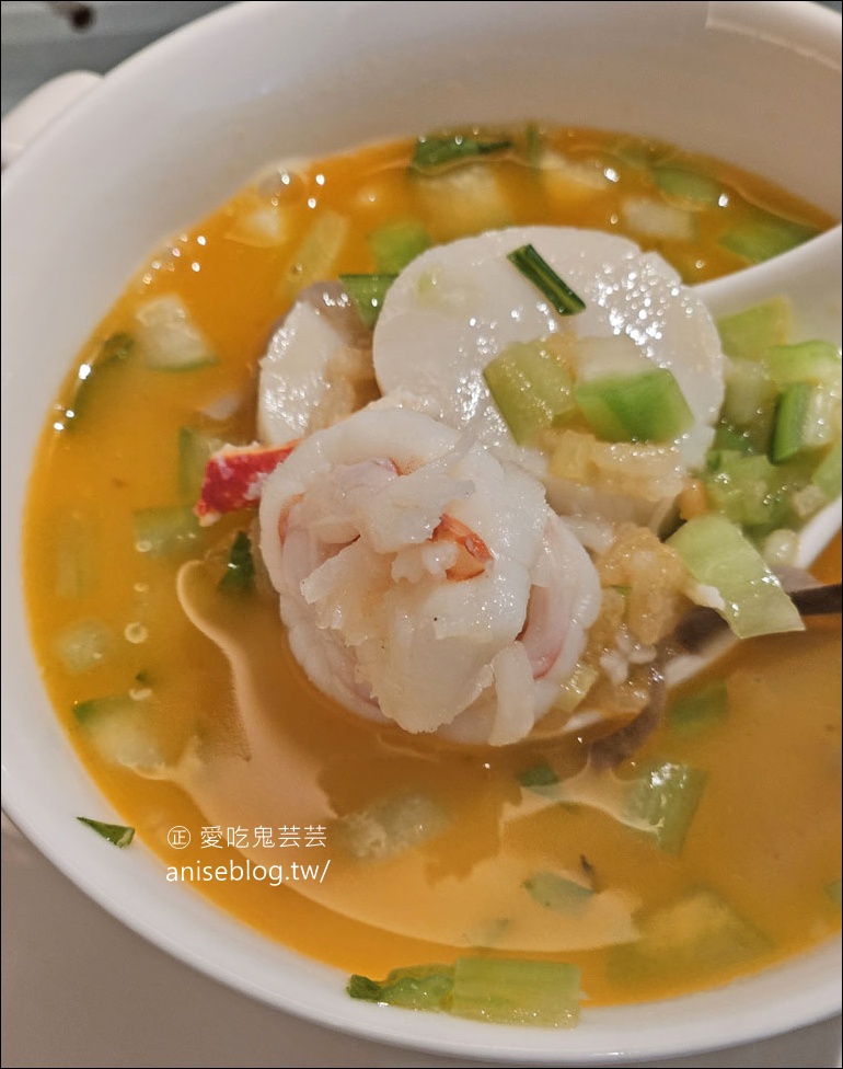 網站近期文章：晶華軒秋蟹宴GOGO，一口一張小朋友銷魂無比 (推西施泡飯、蟹粉撈麵)