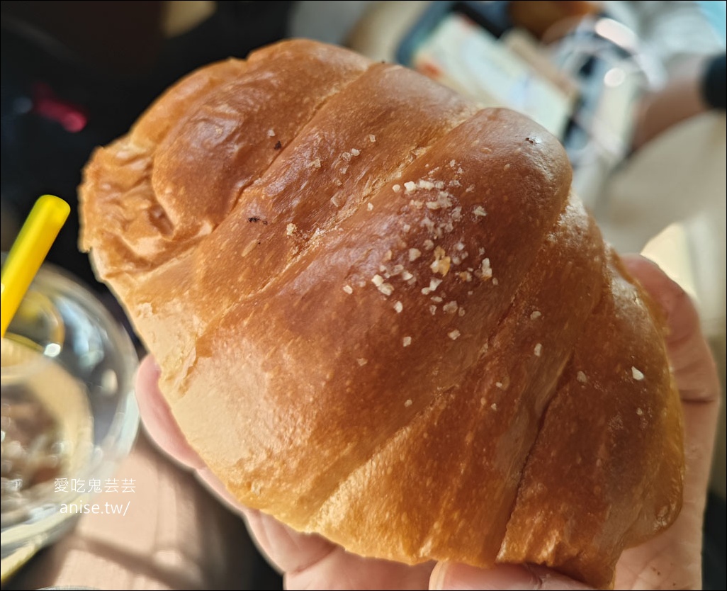 釜山海雲台自然島鹽可頌，超人氣排隊麵包店 (尾浦站旁)