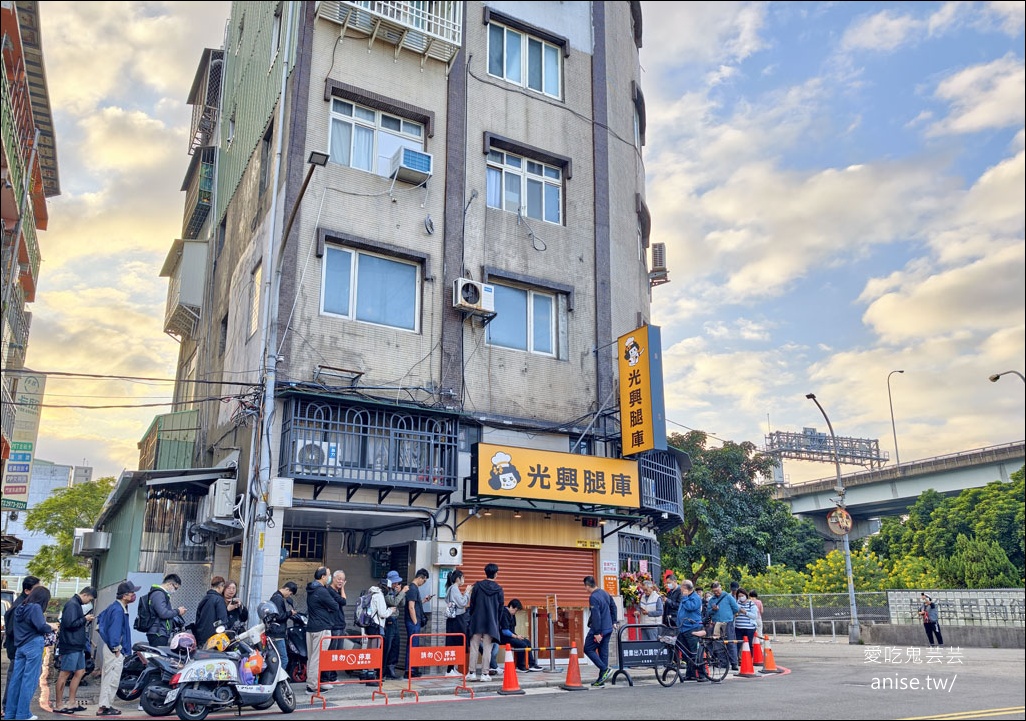 光興腿庫搬新家！三重美味便當我的愛，記得要點豬腳和大腸欸！