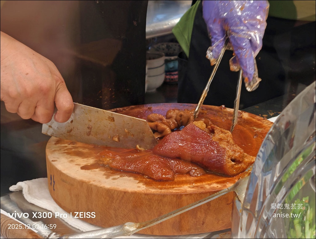 光興腿庫搬新家！三重美味便當我的愛，記得要點豬腳和大腸欸！