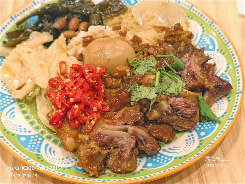 光興腿庫搬新家！三重美味便當我的愛，記得要點豬腳和大腸欸！