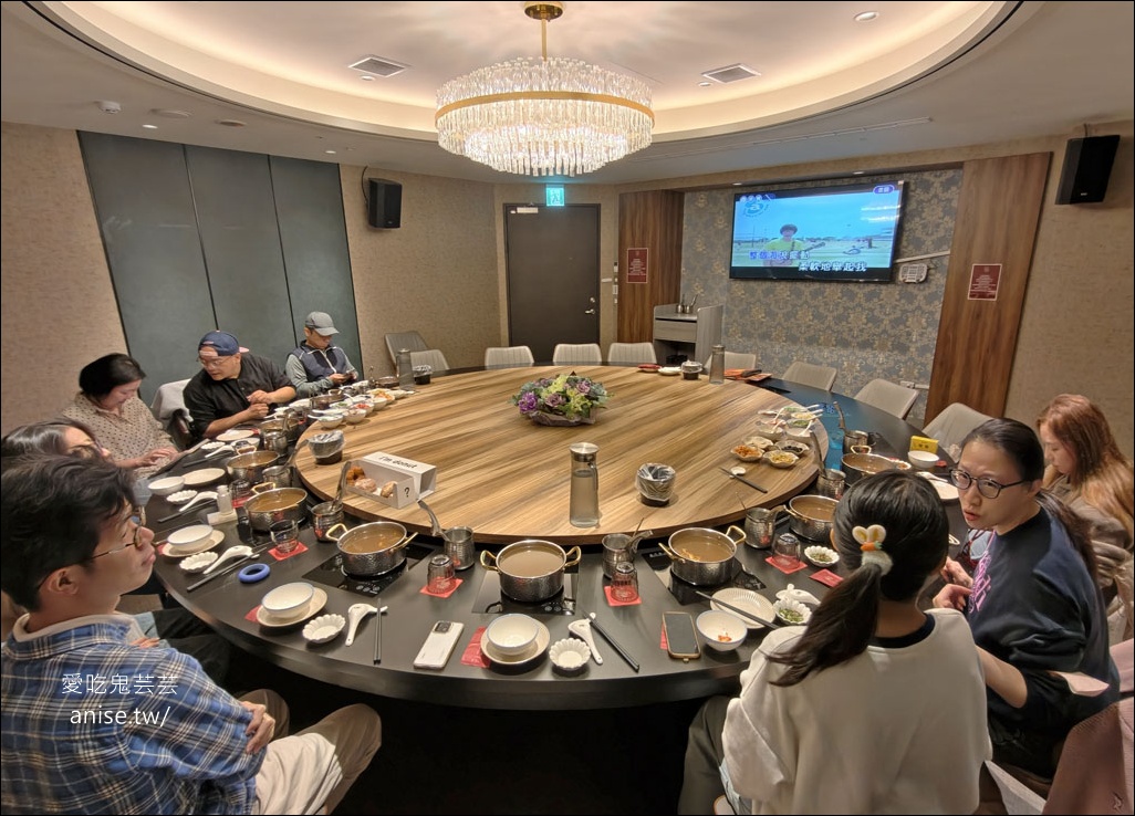 星曜雞湯，我們根本是來吃火鍋+唱歌的吧？