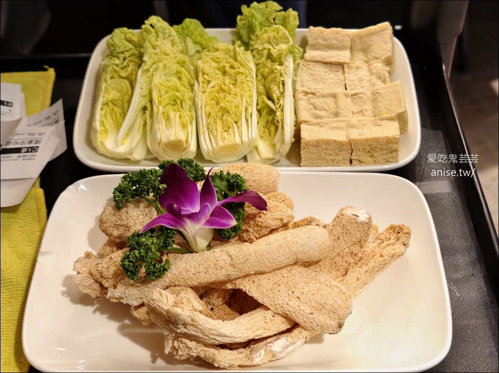 星曜雞湯，我們根本是來吃火鍋+唱歌的吧？