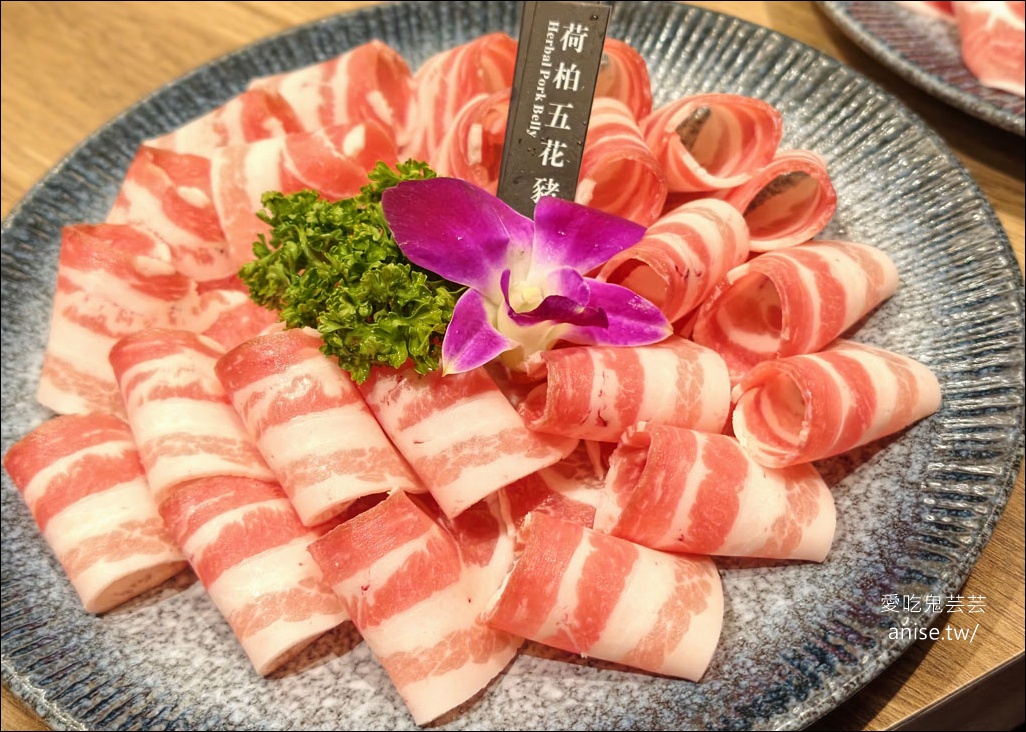 星曜雞湯，我們根本是來吃火鍋+唱歌的吧？