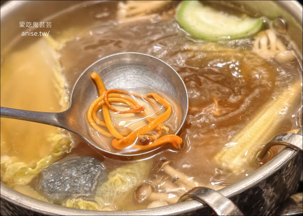 星曜雞湯，我們根本是來吃火鍋+唱歌的吧？