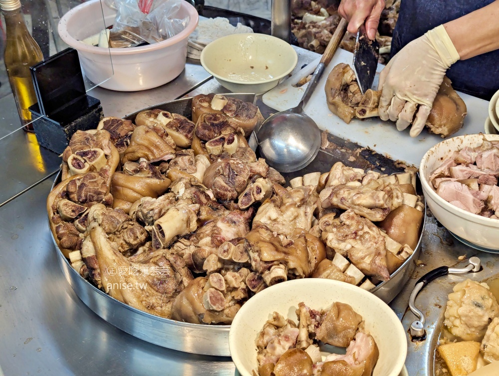 歸綏街當歸豬腳老店,辣椒醬油是靈魂必加,大橋頭站美食(姊姊食記) 歸綏街當歸豬腳老店,辣椒醬油是靈魂必加,大橋頭站美食(姊姊食記)