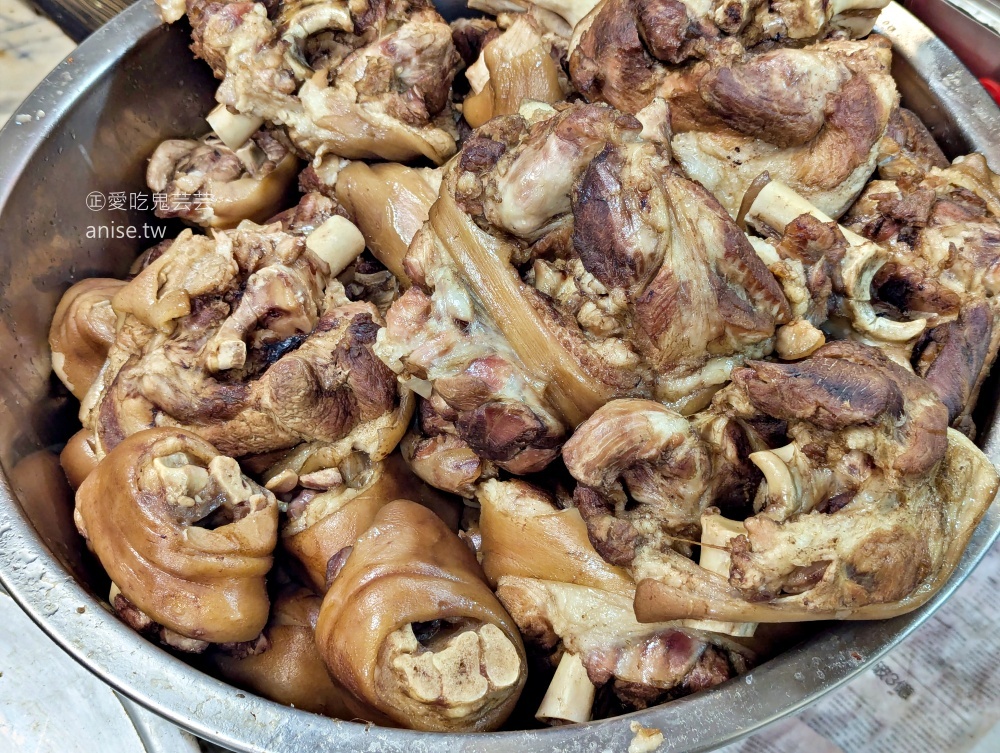 歸綏街當歸豬腳老店，辣椒醬油是靈魂必加，大橋頭站美食(姊姊食記)