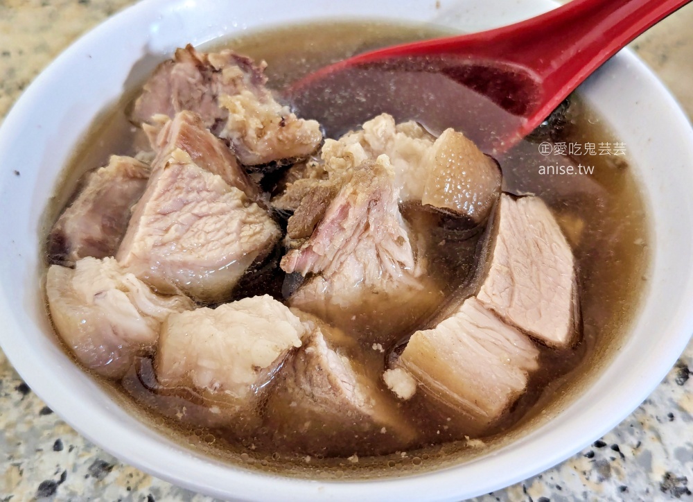 網站近期文章：歸綏街當歸豬腳老店，辣椒醬油是靈魂必加，大橋頭站美食(姊姊食記)