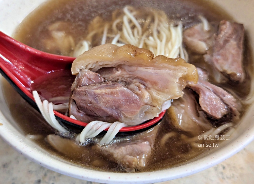 歸綏街當歸豬腳老店，辣椒醬油是靈魂必加，大橋頭站美食(姊姊食記)