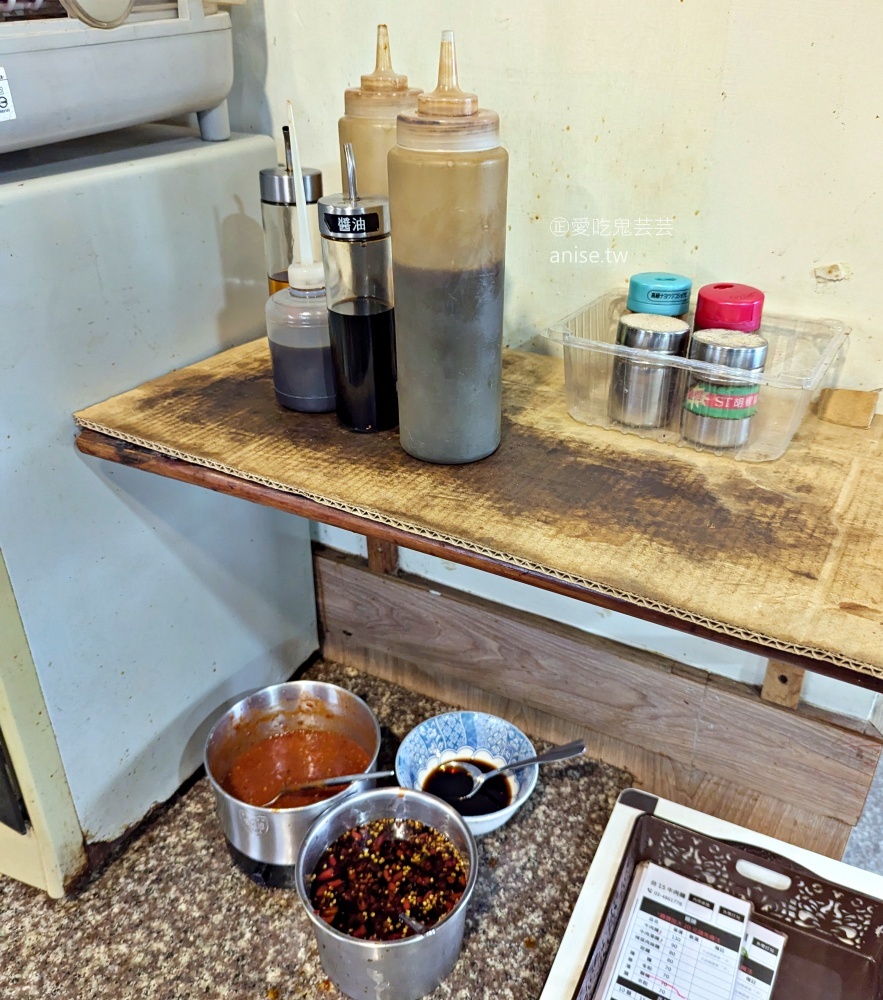 台15牛肉麵,滷豬尾巴、嘴邊肉更是深得我心,桃園新屋美食(姊姊食記) 台15牛肉麵,滷豬尾巴、嘴邊肉更是深得我心,桃園新屋美食(姊姊食記)