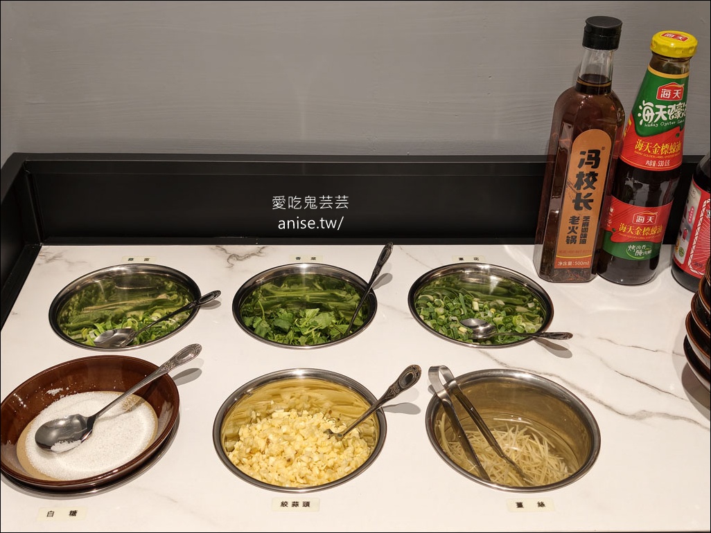 馮校長老火鍋台灣首店，成都爆紅火鍋店，日均翻桌15輪，排隊5小時，連黃仁勳都吃過！