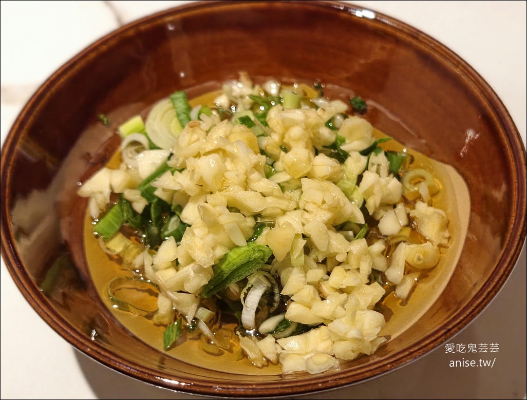 馮校長老火鍋台灣首店，成都爆紅火鍋店，日均翻桌15輪，排隊5小時，連黃仁勳都吃過！