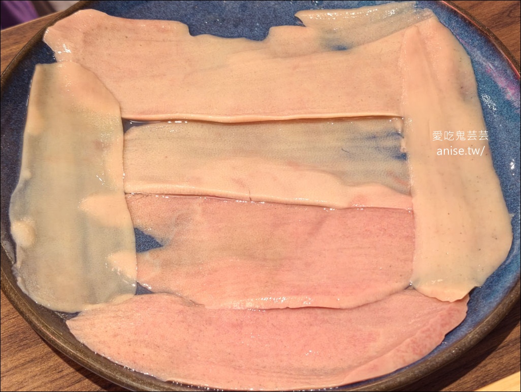 馮校長老火鍋台灣首店，成都爆紅火鍋店，日均翻桌15輪，排隊5小時，連黃仁勳都吃過！