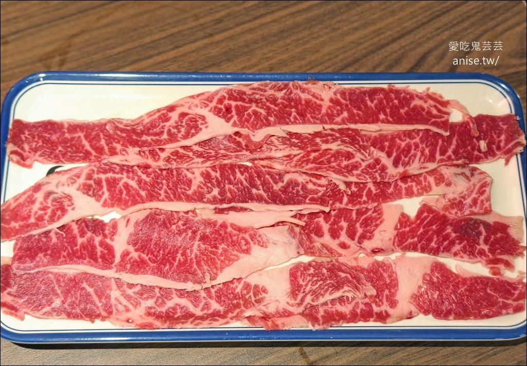 馮校長老火鍋台灣首店，成都爆紅火鍋店，日均翻桌15輪，排隊5小時，連黃仁勳都吃過！